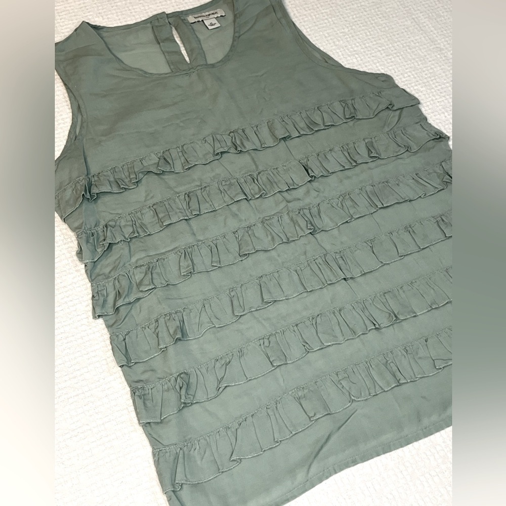 Banana Republic Ruffle Tiered Top Sleeveless M Medium Green Spearmint Ice